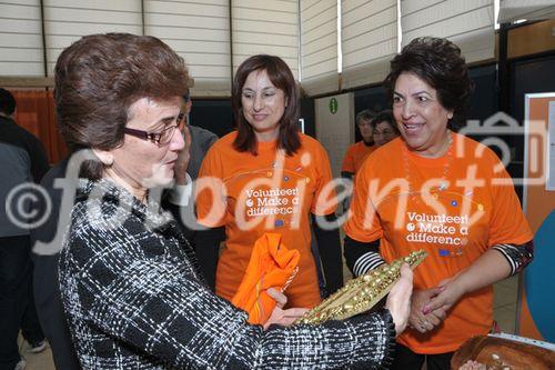 (C)fotodienst/Nataly Thieu: Im Rahmen des European Year of Volunteering (EYV) macht die EYV-Tour 2011 vom 4. bis zum 6. April 2011 Station in Nicosa, Zypern. Im Bild: First Lady of the Republic of Cyprus Mrs. Elsi Christofia 