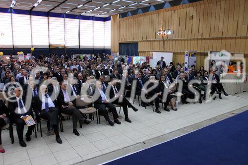 (C)fotodienst/Katia Christodoulou; Im Rahmen des European Year of Volunteering (EYV) macht die EYV-Tour 2011 vom 4. bis zum 6. April 2011 Station in Nicosa, Zypern. Heute kommt auch der President der Republik, Mr Demetris Christofias um allen Volunteeren zu ihrer Arbeit zu gratulieren.