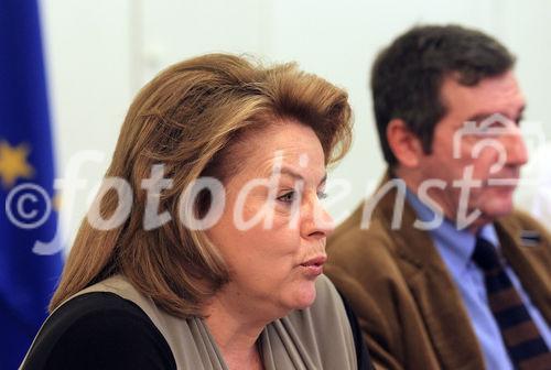 George Kaminis Mayor of Athens  (R), Louka Katseli , Minister  of Labour and Social Insurances (L)