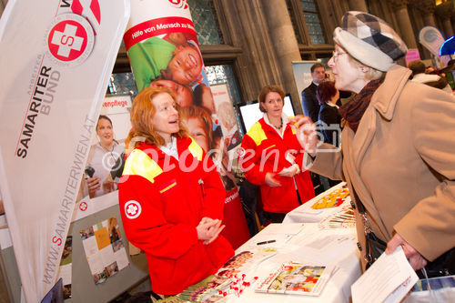 (c) fotodienst / Anna Rauchenberger - Wien, am 25.01.2011 - Die Europäische Kommission startete die Informationskampagne für das Europäische Jahr der Freiwilligentätigkeit 2011 mit dem Slogan 'Freiwillig etwas bewegen!'. Indem sie das Europäische Jahr 2011 der Freiwilligentätigkeit (EYV) widmet, erkennt die Europäische Kommission die Bedeutung der Freiwilligentätigkeit für die Schaffung einer demokratischeren, solidarischeren und verantwortungsbewussteren Gesellschaft an. Die Eröffnung fand im Wiener Rathaus statt, wo sich zahlreiche Freiwilligenorganisationen präsentierten.