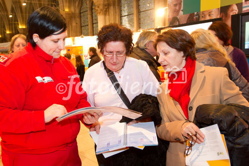 (c) fotodienst / Anna Rauchenberger - Wien, am 25.01.2011 - Die Europäische Kommission startete die Informationskampagne für das Europäische Jahr der Freiwilligentätigkeit 2011 mit dem Slogan 'Freiwillig etwas bewegen!'. Indem sie das Europäische Jahr 2011 der Freiwilligentätigkeit (EYV) widmet, erkennt die Europäische Kommission die Bedeutung der Freiwilligentätigkeit für die Schaffung einer demokratischeren, solidarischeren und verantwortungsbewussteren Gesellschaft an. Die Eröffnung fand im Wiener Rathaus statt, wo sich zahlreiche Freiwilligenorganisationen präsentierten.