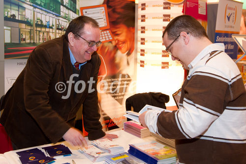 (c) fotodienst / Anna Rauchenberger - Wien, am 25.01.2011 - Die Europäische Kommission startete die Informationskampagne für das Europäische Jahr der Freiwilligentätigkeit 2011 mit dem Slogan 'Freiwillig etwas bewegen!'. Indem sie das Europäische Jahr 2011 der Freiwilligentätigkeit (EYV) widmet, erkennt die Europäische Kommission die Bedeutung der Freiwilligentätigkeit für die Schaffung einer demokratischeren, solidarischeren und verantwortungsbewussteren Gesellschaft an. Die Eröffnung fand im Wiener Rathaus statt, wo sich zahlreiche Freiwilligenorganisationen präsentierten.