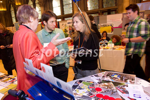 (c) fotodienst / Anna Rauchenberger - Wien, am 25.01.2011 - Die Europäische Kommission startete die Informationskampagne für das Europäische Jahr der Freiwilligentätigkeit 2011 mit dem Slogan 'Freiwillig etwas bewegen!'. Indem sie das Europäische Jahr 2011 der Freiwilligentätigkeit (EYV) widmet, erkennt die Europäische Kommission die Bedeutung der Freiwilligentätigkeit für die Schaffung einer demokratischeren, solidarischeren und verantwortungsbewussteren Gesellschaft an. Die Eröffnung fand im Wiener Rathaus statt, wo sich zahlreiche Freiwilligenorganisationen präsentierten.