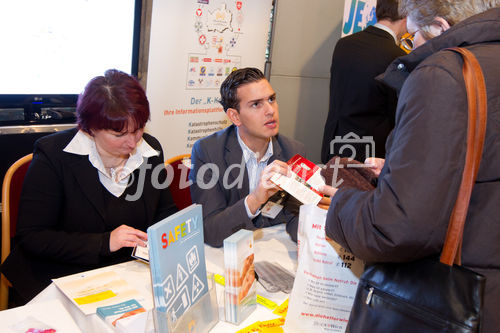 (c) fotodienst / Anna Rauchenberger - Wien, am 25.01.2011 - Die Europäische Kommission startete die Informationskampagne für das Europäische Jahr der Freiwilligentätigkeit 2011 mit dem Slogan 'Freiwillig etwas bewegen!'. Indem sie das Europäische Jahr 2011 der Freiwilligentätigkeit (EYV) widmet, erkennt die Europäische Kommission die Bedeutung der Freiwilligentätigkeit für die Schaffung einer demokratischeren, solidarischeren und verantwortungsbewussteren Gesellschaft an. Die Eröffnung fand im Wiener Rathaus statt, wo sich zahlreiche Freiwilligenorganisationen präsentierten.