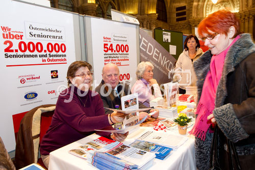 (c) fotodienst / Anna Rauchenberger - Wien, am 25.01.2011 - Die Europäische Kommission startete die Informationskampagne für das Europäische Jahr der Freiwilligentätigkeit 2011 mit dem Slogan 'Freiwillig etwas bewegen!'. Indem sie das Europäische Jahr 2011 der Freiwilligentätigkeit (EYV) widmet, erkennt die Europäische Kommission die Bedeutung der Freiwilligentätigkeit für die Schaffung einer demokratischeren, solidarischeren und verantwortungsbewussteren Gesellschaft an. Die Eröffnung fand im Wiener Rathaus statt, wo sich zahlreiche Freiwilligenorganisationen präsentierten.