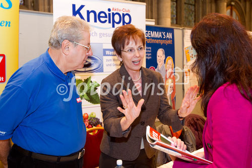 (c) fotodienst / Anna Rauchenberger - Wien, am 25.01.2011 - Die Europäische Kommission startete die Informationskampagne für das Europäische Jahr der Freiwilligentätigkeit 2011 mit dem Slogan 'Freiwillig etwas bewegen!'. Indem sie das Europäische Jahr 2011 der Freiwilligentätigkeit (EYV) widmet, erkennt die Europäische Kommission die Bedeutung der Freiwilligentätigkeit für die Schaffung einer demokratischeren, solidarischeren und verantwortungsbewussteren Gesellschaft an. Die Eröffnung fand im Wiener Rathaus statt, wo sich zahlreiche Freiwilligenorganisationen präsentierten.