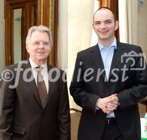 (C)fotodienst/Anna Rauchenberger Wien, 10.02.2011 - Im vergangenen Jahr 2010 hat nicht einmal die Hälfte der Österreicher (48%) eine Urlaubsreise von wenigstens fu?nf Tagen Dauer unternommen. Für das Jahr 2011 sind Zuwächse zu erwarten. In Österreich herrscht Aufbruchstimmung und das Jahr 2011 könnte fu?r die Tourismusbranche zu einem großen Erfolg werden. Fast die Hälfte der Österreicher plant für 2011 fest, in den Urlaub zu fahren. FOTO v.l.:  Univ.-Prof. & FH-Prof. Dr. Reinhold POPP, ist wissenschaftlicher Leiter des Zentrums für Zukunftsstudien, Professor für sozialwissenschaftliche Zukunfts- und
Innovationsforschung und Koordinator eines zukunftsbezogenen DoktorandInnen-Netzwerks, FH-Prof. Dr. Ulrich REINHARDT, Jahrgang 1970, ist Professor am Zentrum für
Zukunftsstudien der FH-Salzburg und wissenschaftlicher Leiter der Hamburger Stiftung für
Zukunftsfragen ? einer Initiative von British American Tobacco (BAT)