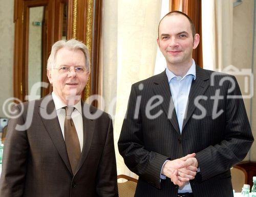 (C)fotodienst/Anna Rauchenberger Wien, 10.02.2011 - Im vergangenen Jahr 2010 hat nicht einmal die Hälfte der Österreicher (48%) eine Urlaubsreise von wenigstens fu?nf Tagen Dauer unternommen. Für das Jahr 2011 sind Zuwächse zu erwarten. In Österreich herrscht Aufbruchstimmung und das Jahr 2011 könnte fu?r die Tourismusbranche zu einem großen Erfolg werden. Fast die Hälfte der Österreicher plant für 2011 fest, in den Urlaub zu fahren. FOTO v.l.:  Univ.-Prof. & FH-Prof. Dr. Reinhold POPP, ist wissenschaftlicher Leiter des Zentrums für Zukunftsstudien, Professor für sozialwissenschaftliche Zukunfts- und
Innovationsforschung und Koordinator eines zukunftsbezogenen DoktorandInnen-Netzwerks, FH-Prof. Dr. Ulrich REINHARDT, Jahrgang 1970, ist Professor am Zentrum für
Zukunftsstudien der FH-Salzburg und wissenschaftlicher Leiter der Hamburger Stiftung für
Zukunftsfragen ? einer Initiative von British American Tobacco (BAT)