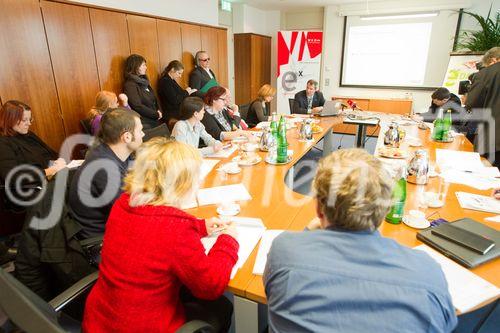 (C)fotodienst/Anna Rauchenberger Wien, 17.02.2011 - Österreichs Unternehmen setzen zunehmend auf soziale Medien. Laut einer aktuellen Studie gaben 48 Prozent der Betriebe an, soziale Medien zu nutzen. Vor einem Jahr waren es erst 39 Prozent. Facebook, Twitter und Xing sind dabei die beliebtesten Plattformen. Zwei Drittel der Nutzer sozialer Medien gaben an, zumindest wöchentlich Neuigkeiten zu posten, 18 Prozent tun dies sogar täglich. Allerdings setzt nur ein Viertel jener Unternehmen, die bereits in sozialen Medien aktiv sind, strategische Ziele bei der Nutzung dieser Plattformen. In zwei Drittel der Unternehmen fehlt auch eine Mitarbeiter-Richtlinie. Laga betonte die Bedeutung von Social Media-Guidelines und stellte das Programm des E-Day am 3. März 2011 vor, der heuer im Zeichen von sozialen Medien im Unternehmen steht.