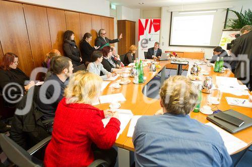 (C)fotodienst/Anna Rauchenberger Wien, 17.02.2011 - Österreichs Unternehmen setzen zunehmend auf soziale Medien. Laut einer aktuellen Studie gaben 48 Prozent der Betriebe an, soziale Medien zu nutzen. Vor einem Jahr waren es erst 39 Prozent. Facebook, Twitter und Xing sind dabei die beliebtesten Plattformen. Zwei Drittel der Nutzer sozialer Medien gaben an, zumindest wöchentlich Neuigkeiten zu posten, 18 Prozent tun dies sogar täglich. Allerdings setzt nur ein Viertel jener Unternehmen, die bereits in sozialen Medien aktiv sind, strategische Ziele bei der Nutzung dieser Plattformen. In zwei Drittel der Unternehmen fehlt auch eine Mitarbeiter-Richtlinie. Laga betonte die Bedeutung von Social Media-Guidelines und stellte das Programm des E-Day am 3. März 2011 vor, der heuer im Zeichen von sozialen Medien im Unternehmen steht.