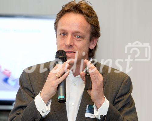 (C)fotodienst/Anna Rauchenberger Wien, 02.03.2011 - TomTom, weltweit führender Anbieter von Navigationslösungen und standortbezogenen Diensten, gab heute die exklusive Zusammenarbeit mit A1 bekannt. Gemeinsam bieten TomTom und A1 die TomTom LIVE Services inklusive HD Traffic erstmals in Österreich an. TomTom HD Traffic™ ist der weltweit genaueste und aktuellste  Verkehrsinformationsdienst. Die TomTom LIVE Services versorgen Fahrer mit nützlichen Informationen in Echtzeit, die dabei helfen, Zeit, Geld und Kraftstoff zu sparen. TomTom HD Traffic und die LIVE Services stehen Autofahrern in Österreich ab sofort zur Verfügung. FOTO:  Diederik Nederlof,   Senior Vice President Sales EMEA, Tom Tom