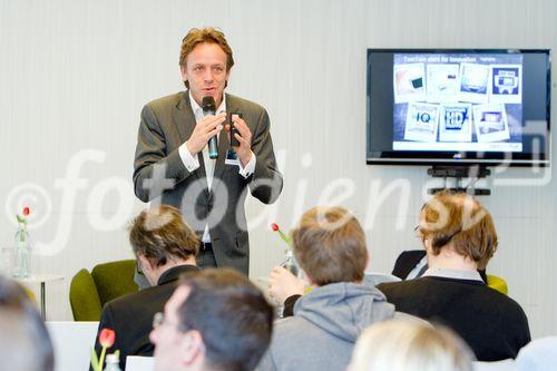 (C)fotodienst/Anna Rauchenberger Wien, 02.03.2011 - TomTom, weltweit führender Anbieter von Navigationslösungen und standortbezogenen Diensten, gab heute die exklusive Zusammenarbeit mit A1 bekannt. Gemeinsam bieten TomTom und A1 die TomTom LIVE Services inklusive HD Traffic erstmals in Österreich an. TomTom HD Traffic™ ist der weltweit genaueste und aktuellste  Verkehrsinformationsdienst. Die TomTom LIVE Services versorgen Fahrer mit nützlichen Informationen in Echtzeit, die dabei helfen, Zeit, Geld und Kraftstoff zu sparen. TomTom HD Traffic und die LIVE Services stehen Autofahrern in Österreich ab sofort zur Verfügung. FOTO: Diederik Nederlof, Senior Vice President Sales EMEA, Tom Tom