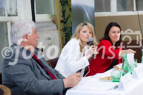 (c) fotodienst / Johannes Brunnbauer | Präsentation des 'T-Mobile Umwelt- und Nachhaltigkeitsfonds' 
Im Bild.vlnr.:
Helmut Pöchlaner, Sascha Walleczek und Monika Langthaler