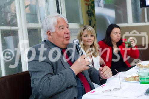 (c) fotodienst / Johannes Brunnbauer | Präsentation des 'T-Mobile Umwelt- und Nachhaltigkeitsfonds' 
Im Bild.vlnr.:
Helmut Pöchlaner, Sascha Walleczek und Monika Langthaler