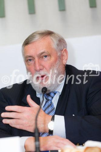 (c) fotodienst / Johannes Brunnbauer | Präsentation des 'T-Mobile Umwelt- und Nachhaltigkeitsfonds' 
Im Bild.vlnr.:
Franz Fischler