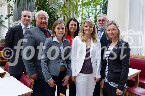 (c) fotodienst / Johannes Brunnbauer | Präsentation des 'T-Mobile Umwelt- und Nachhaltigkeitsfonds' 
Im Bild.vlnr.:
Robert Chvátal, Monika Langthaler, Helmut Pöchlaner, Sascha Walleczek und Franz Fischler