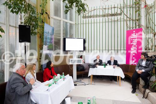 (c) fotodienst / Johannes Brunnbauer | Präsentation des 'T-Mobile Umwelt- und Nachhaltigkeitsfonds' 
Im Bild.vlnr.:
Helmut Pöchlaner, Sascha Walleczek, Monika Langthaler, Robert Chvátal und Franz Fischler