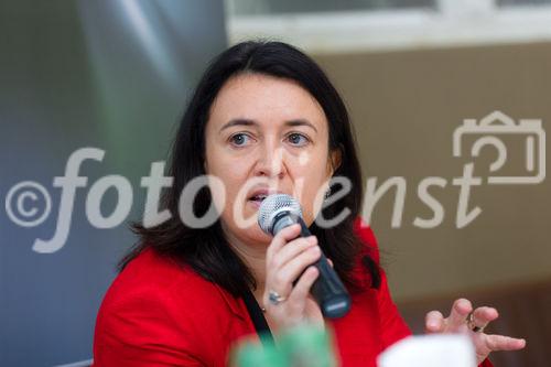 (c) fotodienst / Johannes Brunnbauer | Präsentation des 'T-Mobile Umwelt- und Nachhaltigkeitsfonds' 
Im Bild.vlnr.:
Monika Langthaler