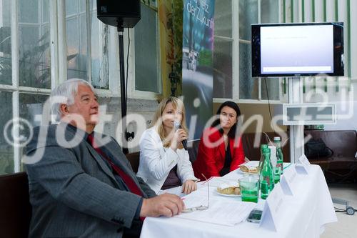 (c) fotodienst / Johannes Brunnbauer | Präsentation des 'T-Mobile Umwelt- und Nachhaltigkeitsfonds' 
Im Bild.vlnr.:
Helmut Pöchlaner, Sascha Walleczek und Monika Langthaler