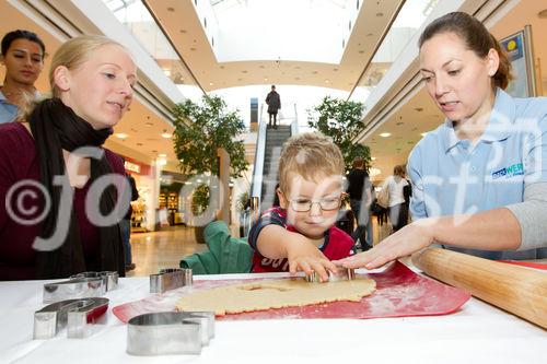  (C) fotodienst.at / Anna Rauchenberger - Wien, am 08.12.2011 - backWERK Im Donauzentrum hatten heute die kleinen Gäste die Möglichkeit, köstliche Kekse in lustigen Formen zu backen.: