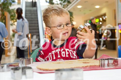  (C) fotodienst.at / Anna Rauchenberger - Wien, am 08.12.2011 - backWERK Im Donauzentrum hatten heute die kleinen Gäste die Möglichkeit, köstliche Kekse in lustigen Formen zu backen.: