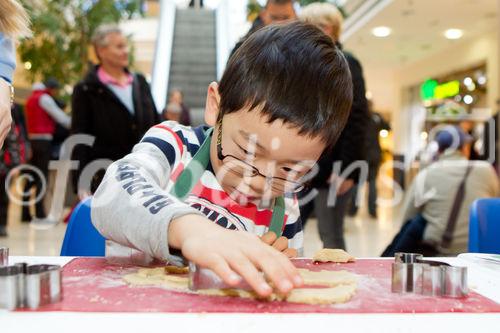  (C) fotodienst.at / Anna Rauchenberger - Wien, am 08.12.2011 - backWERK Im Donauzentrum hatten heute die kleinen Gäste die Möglichkeit, köstliche Kekse in lustigen Formen zu backen.: