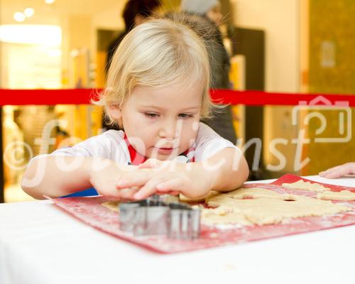  (C) fotodienst.at / Anna Rauchenberger - Wien, am 08.12.2011 - backWERK Im Donauzentrum hatten heute die kleinen Gäste die Möglichkeit, köstliche Kekse in lustigen Formen zu backen.: