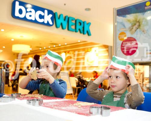  (C) fotodienst.at / Anna Rauchenberger - Wien, am 08.12.2011 - backWERK Im Donauzentrum hatten heute die kleinen Gäste die Möglichkeit, köstliche Kekse in lustigen Formen zu backen.: