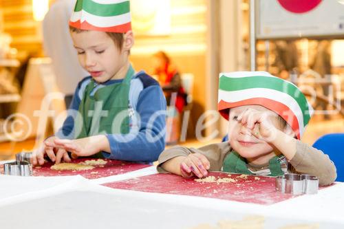  (C) fotodienst.at / Anna Rauchenberger - Wien, am 08.12.2011 - backWERK Im Donauzentrum hatten heute die kleinen Gäste die Möglichkeit, köstliche Kekse in lustigen Formen zu backen.: