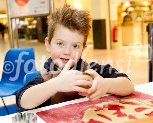  (C) fotodienst.at / Anna Rauchenberger - Wien, am 08.12.2011 - backWERK Im Donauzentrum hatten heute die kleinen Gäste die Möglichkeit, köstliche Kekse in lustigen Formen zu backen.: