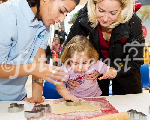  (C) fotodienst.at / Anna Rauchenberger - Wien, am 08.12.2011 - backWERK Im Donauzentrum hatten heute die kleinen Gäste die Möglichkeit, köstliche Kekse in lustigen Formen zu backen.: