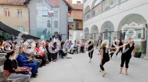 (C) fotodienst/ Daniel Novakovic- Ljubljana, 20.5.2011 - STA marketing; Im Rahmen des European Year of Volunteering (EYV) macht die EYV-Tour 2011 ab 20. Mai Station in Ljubljana, Slovenien. FOTO: Dance Group Forma