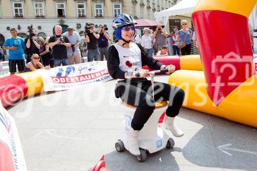 (C) fotodienst.at /Anna Rauchenberger  - Wien, 27.05.2011 –  Chronisch entzündliche Darmerkrankungen (CED) bedeuten für die Betroffenen neben dem chronischen Durchfall oft andauernde Schmerzen, Blutungen, Appetitlosigkeit, Müdigkeit und eine Vielzahl an Begleiterkrankungen der Gelenke, Haut und Augen. Gezielte Aktionen, wie der Toilet Race am Wiener Michaelerplatz, sollen die Bevölkerung auf chronisch entzündliche Darmerkrankungen aufmerksam machen und darüber aufklären.