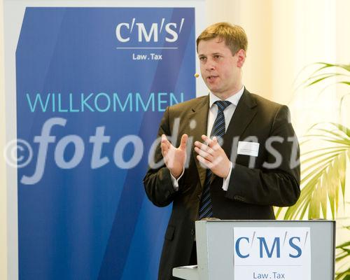  (c) fotodienst/Anna Rauchenberger - Wien, am 22.05.2012 – CMS Reich-Rohrwig Hainz präsentierte im Museumsquartier Highlights der neuen CMS European M&A Study. Die Studie gibt detaillierte Informationen über die Gestaltung jener Vertragsklauseln, die bei M&A-Transaktionen besonders intensiv verhandelt werden.  Der Präsentation der gegenwärtigen Marktstandards am europäischen Transaktionsmarkt folgte ein hochkarätig besetztes Panel, das einen Ausblick auf die Zukunft des M&A-Marktes in Österreich und CEE eröffnete. FOTO  Mag. Johannes Trenkwalder, Partner, CMS: