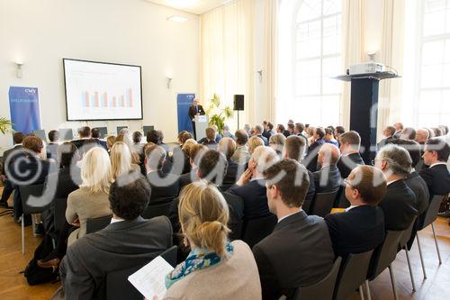  (c) fotodienst/Anna Rauchenberger - Wien, am 22.05.2012 – CMS Reich-Rohrwig Hainz präsentierte im Museumsquartier Highlights der neuen CMS European M&A Study. Die Studie gibt detaillierte Informationen über die Gestaltung jener Vertragsklauseln, die bei M&A-Transaktionen besonders intensiv verhandelt werden.  Der Präsentation der gegenwärtigen Marktstandards am europäischen Transaktionsmarkt folgte ein hochkarätig besetztes Panel, das einen Ausblick auf die Zukunft des M&A-Marktes in Österreich und CEE eröffnete. FOTO Dr. Peter Huber, Managing Partner, CMS: