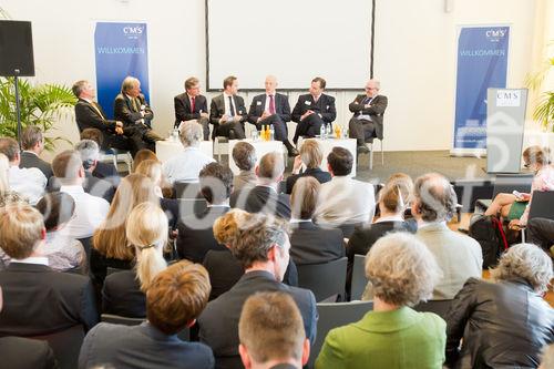  (c) fotodienst/Anna Rauchenberger - Wien, am 22.05.2012 – CMS Reich-Rohrwig Hainz präsentierte im Museumsquartier Highlights der neuen CMS European M&A Study. Die Studie gibt detaillierte Informationen über die Gestaltung jener Vertragsklauseln, die bei M&A-Transaktionen besonders intensiv verhandelt werden.  Der Präsentation der gegenwärtigen Marktstandards am europäischen Transaktionsmarkt folgte ein hochkarätig besetztes Panel, das einen Ausblick auf die Zukunft des M&A-Marktes in Österreich und CEE eröffnete. FOTO v.l. Dr. Gottwald Kranebitter, Vorstandsvorsitzender, Hypo Alpe Adria Bank International, Dr. Herbert Cordt, Aufsichtsratsvorsitzender, RHI, Dr. Gilbert Frizberg, Aufsichtsratsvorsitzender, Verbund, Dr. Franz Schellhorn, stv. Chefredakteur und Ressortleiter Economist, DIE PRESSE, Moderation, Johannes Meran, MBA, Verwaltungsratsvorsitzender, conwert, Alexander Pretzner, Managing Director, Citi Corporate and Investment Banking, Dr. Peter Huber, Managing Partner, CMS Reich-Rohrwig Hainz: