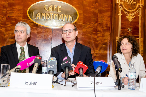 Pressekonferenz am 9.1.14: Österreichische Hausärzte empfehlen: Raus aus ELGA! FOTO vlnr.: Dr. Christian Euler, Hausarzt, Präsident des Österreichischen Hausärzteverbands (ÖHV), Dr. Hans G. Zeger, Obmann der ARGE Daten und Dr. Eva Raunig, Bundessekretärin des Österreichischen Hausärzteverbandes