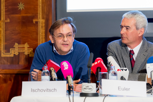 Hausärzte fordern Ende der Märchengeschichten rund um die elektronische Gesundheitsakte. Foto vlnr.: Oberarzt Dr. Karl Ischovitsch, Notarzt und Dr. Christian Euler, Präsident des Österreichischen Hausärzteverbandes (ÖHV)