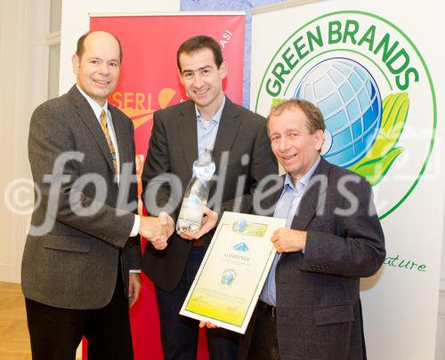  (C) fotodienst.at / Anna Rauchenberger - Wien, am 03.11.2011 - Das Gasteiner Mineralwasser wurde als erstes Produkt im Bundesland Salzburg zu den GREEN BRAND Austria 2011/2012 ausgezeichnet. Mit der Auszeichnung werden all jene Marken geehrt, die nachweisbar ökologisch nachhaltig sind bzw. produziert werden und somit eine hohe - nationale wie internationale - Anerkennung verdienen. FOTO v.l. Norbert Lux, COO der GREEN BRANDS Organisation, Rainer Widmar, Geschäftsführer der Gasteiner Mineralwasser GmbH, Dr. Friedrich Hinterberger, Präsident des wissenschaftlichen Nachhaltigkeitsinstitut SERI: