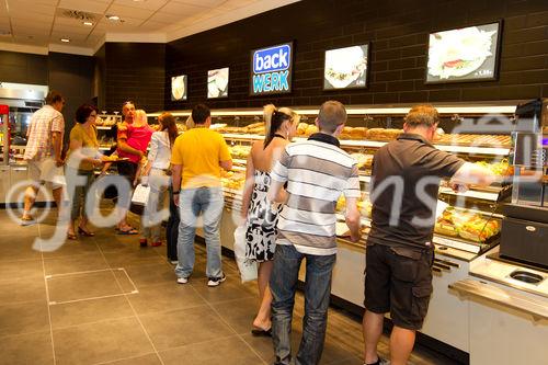  (c) fotodienst/Anna Rauchenberger - Wien, am 15.06.2012 - Nach einigen Wochen des Umbaus und der Renovierung feierte die backWERK Filiale in der SCS heute ihre Wiedereröffnung.