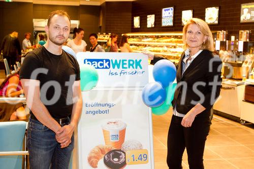  (c) fotodienst/Anna Rauchenberger - Wien, am 15.06.2012 - Nach einigen Wochen des Umbaus und der Renovierung feierte die backWERK Filiale in der SCS heute ihre Wiedereröffnung. FOTO Roman Schenk, Filialleiter und Ingrid Dubowy, Geschäftsführerin backWERK: