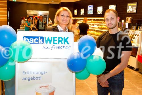  (c) fotodienst/Anna Rauchenberger - Wien, am 15.06.2012 - Nach einigen Wochen des Umbaus und der Renovierung feierte die backWERK Filiale in der SCS heute ihre Wiedereröffnung. FOTO Ingrid Dubowy, Geschäftsführerin und  Roman Schenk, Filialleiter backWERK: