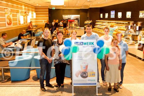  (c) fotodienst/Anna Rauchenberger - Wien, am 15.06.2012 - Nach einigen Wochen des Umbaus und der Renovierung feierte die backWERK Filiale in der SCS heute ihre Wiedereröffnung. FOTO Team backWERK Filiale SCS: