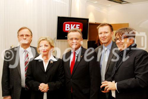 (c) fotodienst/Wolfgang Riepl - Eisenstadt, am 01.02.2012 -
im Bild: Gerhard Milletich-Geschäftsführer, Dr. Gabriele Ambros Gesellschafterin, Landeshauptmann Hans Niessl