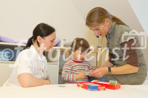 (c) fotodienst/Anna Rauchenberger - Wien, am 16.03.2012 – Tag der offenen Tür bei „medsyn“, einem modernen Ärzte- und Therapiezentrum mit vielfältigen Fachbereichen, das eine umfassende und hochqualifiziert medizinische Betreuung bietet.