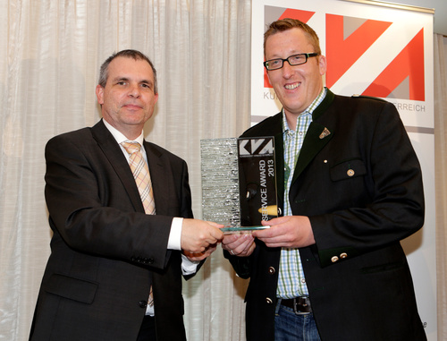  (c) fotodienst / Walter Luger - Altlengbach, am 24.04.2014 - KVA Service Kongress. FOTO Geschäftsführer Mag. Thomas Bauer (TNT Innight Austria) und DI (FH) Stefan Kollegger (Leitung Facility Services, EAM System GmbH).: