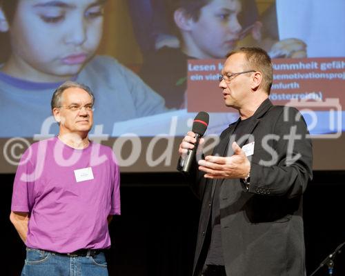  (c) fotodienst/Anna Rauchenberger - Wien, am 01.05.2012 – Die SozialMarie, ein Preis, der soziale Innovation auszeichnet, wurde heuer zum achten Mal  von der Unruhe Privatstiftung vergeben. Auch diesmal bewarben sich Teilnehmer aus Österreich sowie aus dem benachbarten Ausland um den begehrten Preis. FOTO v.l. Sepp Schmidt, Jurymitglied, Projektvertreter 