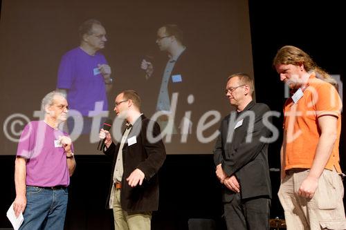  (c) fotodienst/Anna Rauchenberger - Wien, am 01.05.2012 – Die SozialMarie, ein Preis, der soziale Innovation auszeichnet, wurde heuer zum achten Mal  von der Unruhe Privatstiftung vergeben. Auch diesmal bewarben sich Teilnehmer aus Österreich sowie aus dem benachbarten Ausland um den begehrten Preis. FOTO v.l. Sepp Schmidt, Jurymitglied, Projektvertreter  der 1000-Euro-Preise: