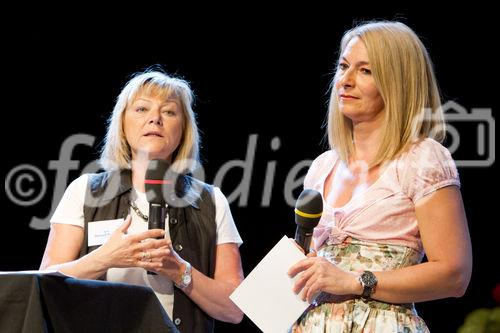  (c) fotodienst/Anna Rauchenberger - Wien, am 01.05.2012 – Die SozialMarie, ein Preis, der soziale Innovation auszeichnet, wurde heuer zum achten Mal  von der Unruhe Privatstiftung vergeben. Auch diesmal bewarben sich Teilnehmer aus Österreich sowie aus dem benachbarten Ausland um den begehrten Preis. FOTO v.l. Helli Honsell-Pumm, Jurymitglied, Barbara van Melle, Moderation: