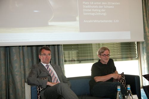 Im Bild vlnr.: Jörg Arnold, Zürcher Hoteliers, Präsident; Hans R. Amrein, Weber AG Verlag